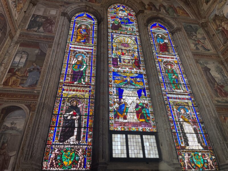 トルナブォーニ家の礼拝堂のステンドグラス