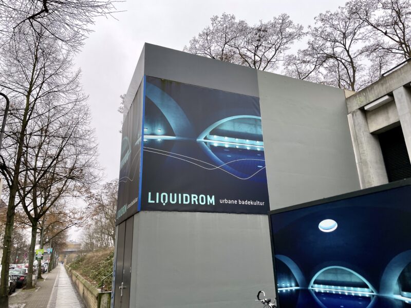 ベルリンのサウナ「Liquidrom（リキッドロム）」の建物外観